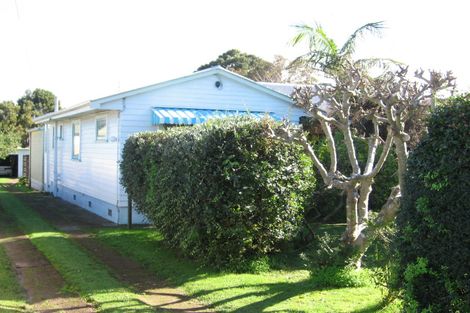Photo of property in 514 East Coast Road, Windsor Park, Auckland, 0630