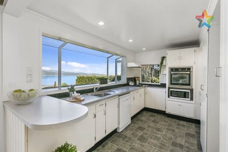 Photo of property in 30 Singers Road, Korokoro, Lower Hutt, 5012