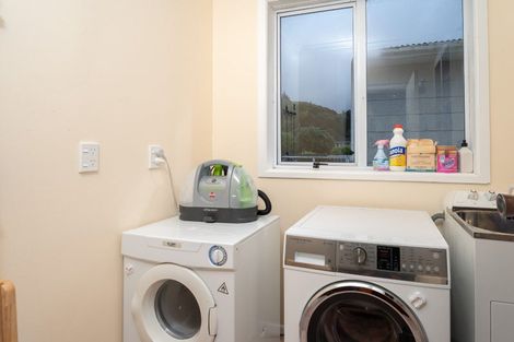 Photo of property in 9 Franklyn Road, Tawa, Wellington, 5028