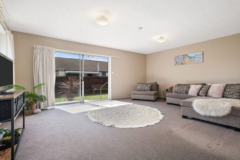 Photo of property in 2/12 Shannon Place, Belfast, Christchurch, 8051