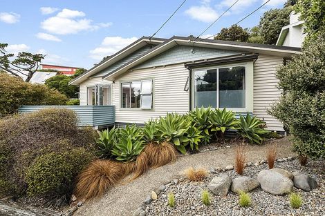 Photo of property in 5 Valley Street, Island Bay, Wellington, 6023