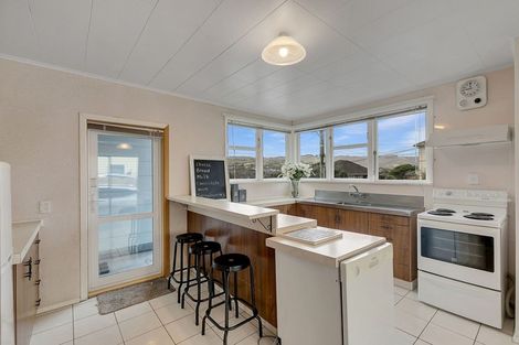 Photo of property in 5 Wakefield Terrace, Tawa, Wellington, 5028