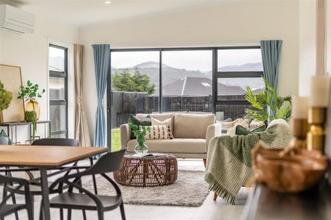 Photo of property in 8 Whitten Way, Wallaceville, Upper Hutt, 5018