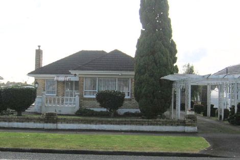 Photo of property in 15 Yeovil Road, Te Atatu Peninsula, Auckland, 0610