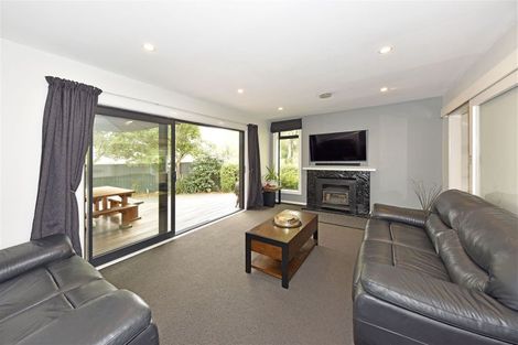 Photo of property in 21 Barnes Road, Redwood, Christchurch, 8051