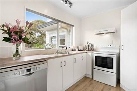 Photo of property in 3 Ian Sage Avenue, Torbay, Auckland, 0630
