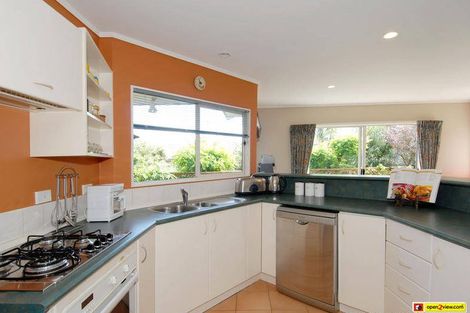 Photo of property in 15 Goldfinch Rise, Unsworth Heights, Auckland, 0632