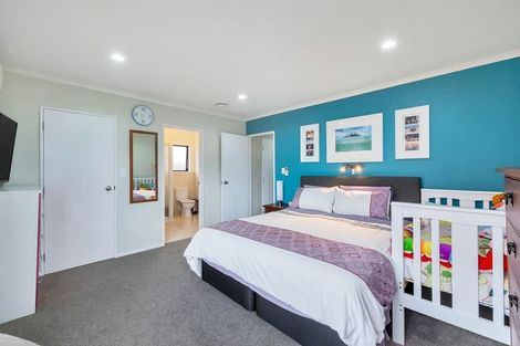Photo of property in 11 South Kensington Way, Henderson, Auckland, 0612