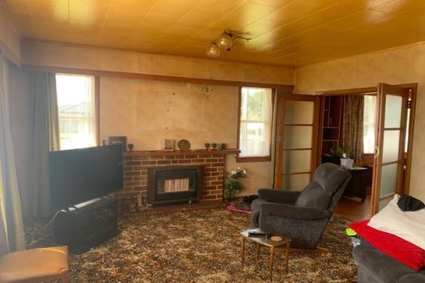 Photo of property in 35 Egmont Street, Hawera, 4610