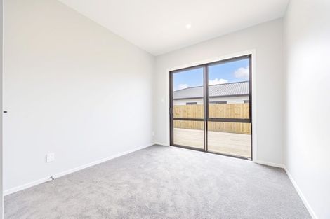 Photo of property in 13 Mcindoe Road, Kumeu, 0810