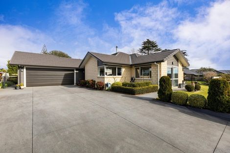Photo of property in 28 Aderman Place, Hurworth, New Plymouth, 4310