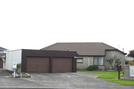 Photo of property in 8 Hunter Place, Merrilands, New Plymouth, 4312