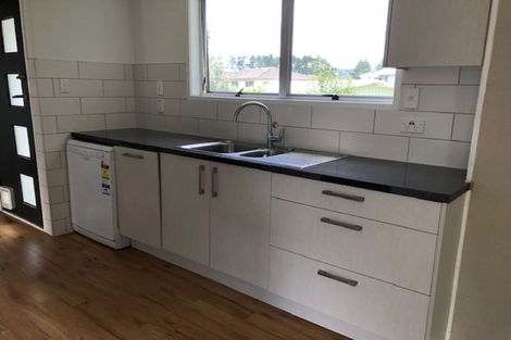 Photo of property in 12 Lipton Grove, Opaheke, Papakura, 2113