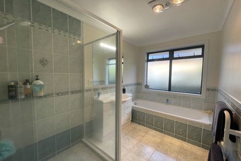 Photo of property in 102 Armoy Drive, East Tamaki, Auckland, 2016