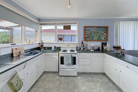 Photo of property in 140 Cornfoot Street, Castlecliff, Whanganui, 4501