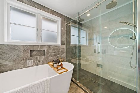 Photo of property in 15 Waione Avenue, Te Atatu Peninsula, Auckland, 0610