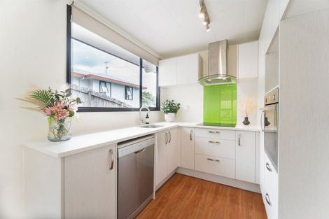 Photo of property in 2/28 Exeter Place, Unsworth Heights, Auckland, 0632