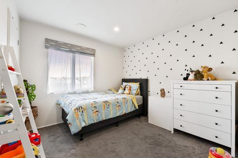 Photo of property in 25 Broadfield Street, Massey, Auckland, 0614