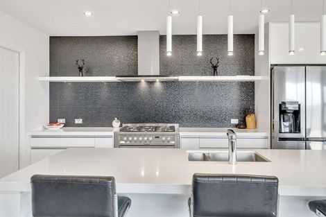 Photo of property in 27 Silicon Way, Fitzherbert, Palmerston North, 4410