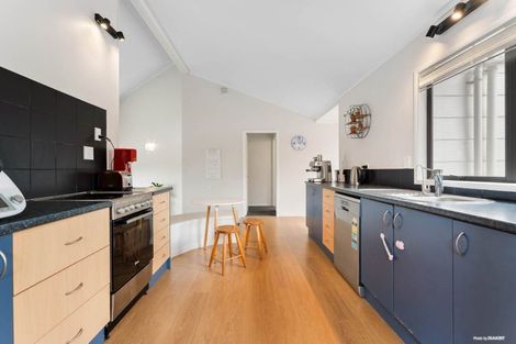 Photo of property in 4 Raphael Place, West Harbour, Auckland, 0618