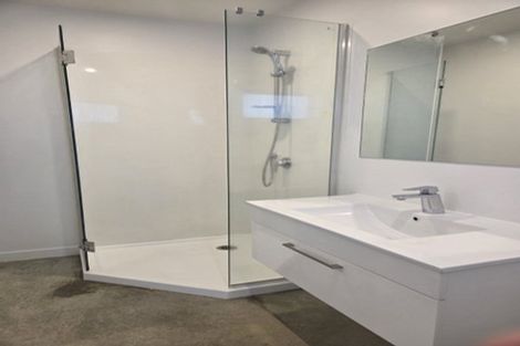 Photo of property in 32 Roberts Road, Te Atatu South, Auckland, 0610