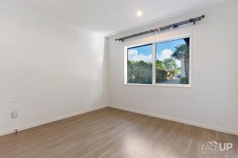 Photo of property in 4 Worthington Place, West Harbour, Auckland, 0618