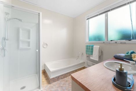 Photo of property in 112 Bleakhouse Road, Mellons Bay, Auckland, 2014