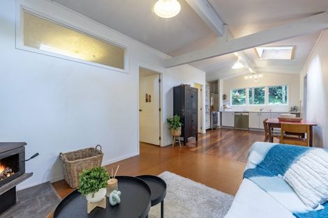 Photo of property in 122 Garden Road, Piha, New Lynn, 0772