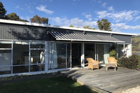 Photo of property in 476 Marine Drive, Charteris Bay, Lyttelton, 8971