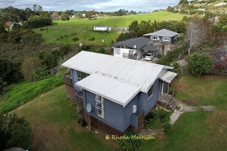 Photo of property in 8 Heaths Way, Pahi, Paparoa, 0571