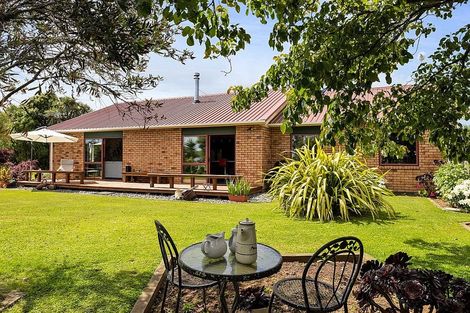 Photo of property in 320 Austin Road, Normanby, Hawera, 4673