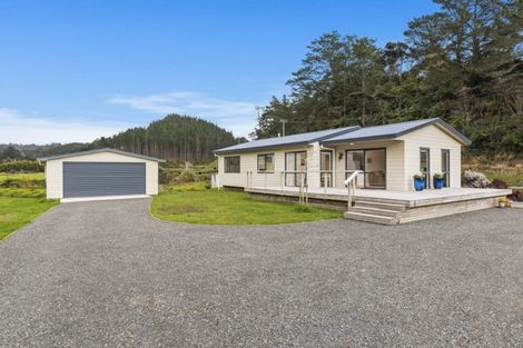 Photo of property in 17 Wattle Bay Road, Manukau Heads, Waiuku, 2684