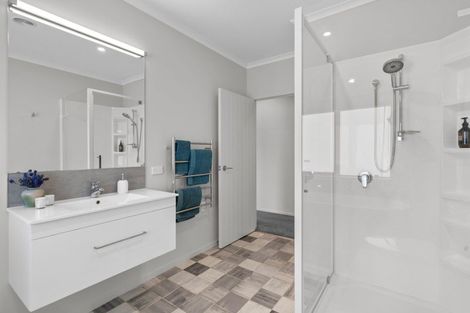 Photo of property in 6 Campbell Drive, Martinborough, 5711