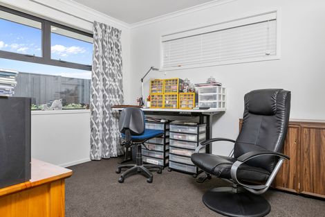 Photo of property in 15 Maple Grove, Kingston, Wellington, 6021