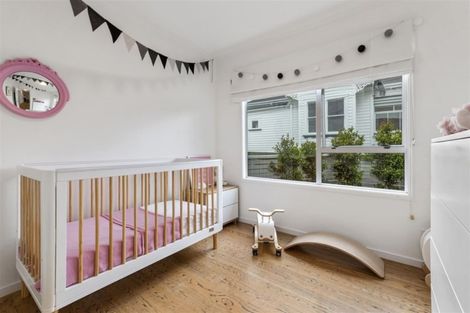 Photo of property in 2/7 Hanlon Crescent, Narrow Neck, Auckland, 0624