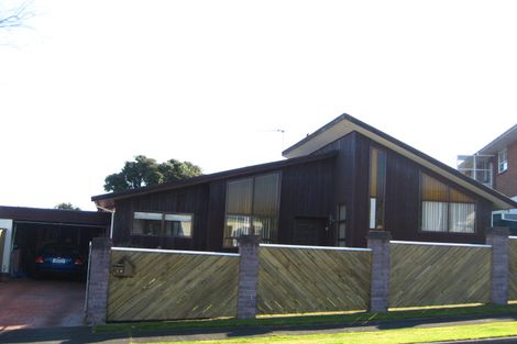 Photo of property in 18 Mayfair Place, Westown, New Plymouth, 4310
