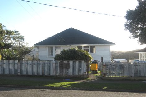 Photo of property in 28 Hereford Street, Cannons Creek, Porirua, 5024