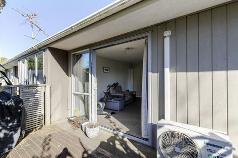 Photo of property in 8a Waterloo Place, Westown, New Plymouth, 4310