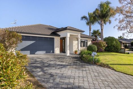 Photo of property in 1 Madeira Close, Papamoa Beach, Papamoa, 3118