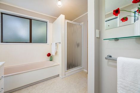 Photo of property in 2/84a Avonleigh Road, Green Bay, Auckland, 0604