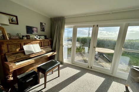 Photo of property in 13 Marine Parade, Eastbourne, Lower Hutt, 5013