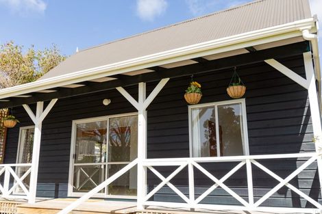 Photo of property in 1396 Whangaparaoa Road, Army Bay, Whangaparaoa, 0930