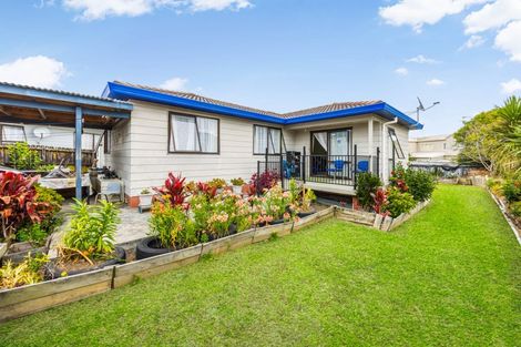 Photo of property in 2/22 Norrie Smith Avenue, Flat Bush, Auckland, 2023
