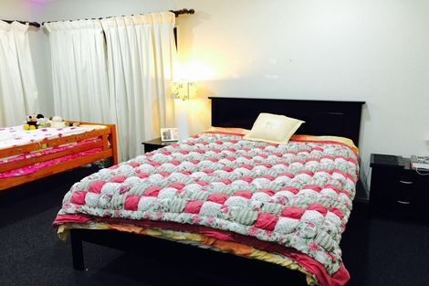 Photo of property in 19 Wantwood Grove, Churton Park, Wellington, 6037