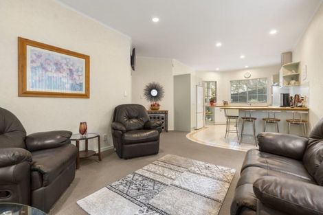 Photo of property in 8 Calman Place, Chatswood, Auckland, 0626