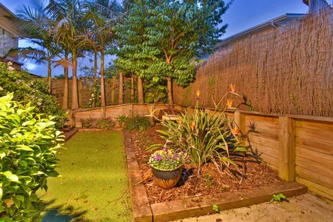 Photo of property in 2/11 The Rosebowl, Sunnyhills, Auckland, 2010