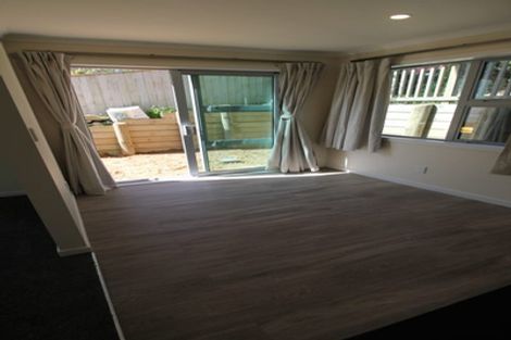 Photo of property in 13 Warrington Grove, Newlands, Wellington, 6037