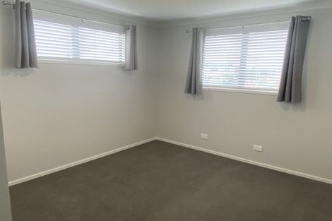 Photo of property in 11 Discovery Place, Marfell, New Plymouth, 4310