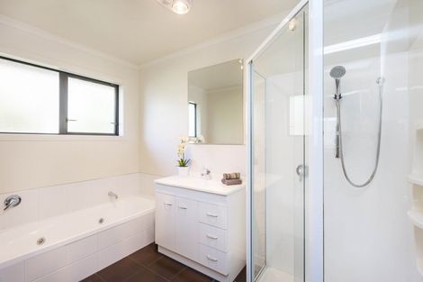 Photo of property in 15 Kirton Drive, Riverstone Terraces, Upper Hutt, 5018
