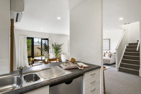 Photo of property in 1/26 Pannill Place, Oteha, Auckland, 0632